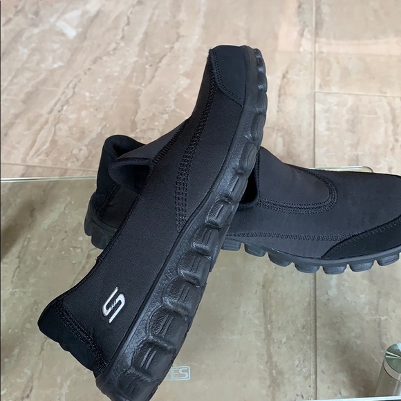 Skechers black slip on memory foam shoes 7.5 - Picture 4 of 5